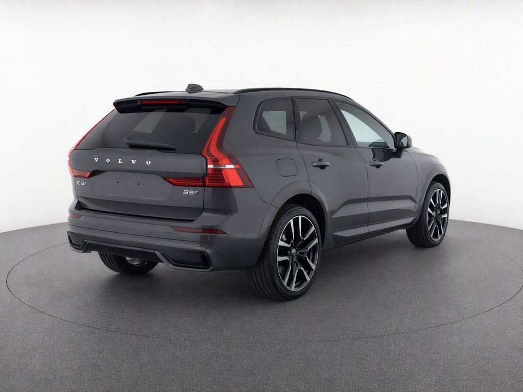 Certified 2024 Volvo XC60 B5 Ultimate w/ Protection Package Premier AWD/4WD image 4