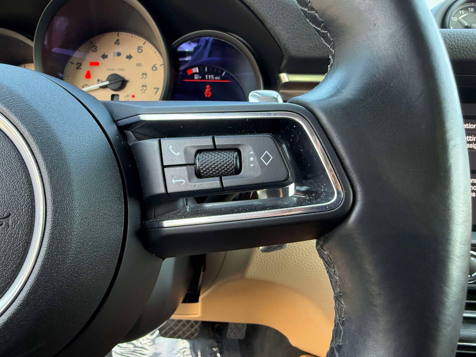 Used 2022 Porsche Macan image 49