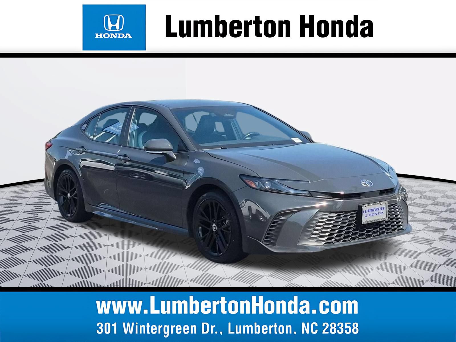 Used 2025 Toyota Camry SE FWD image 1