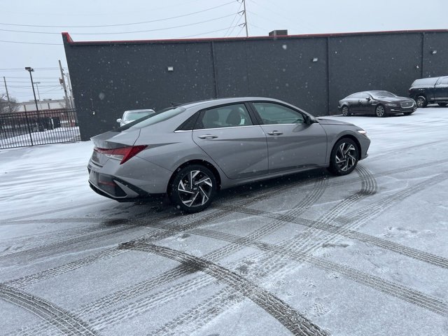 Used 2025 Hyundai Elantra SEL image 6