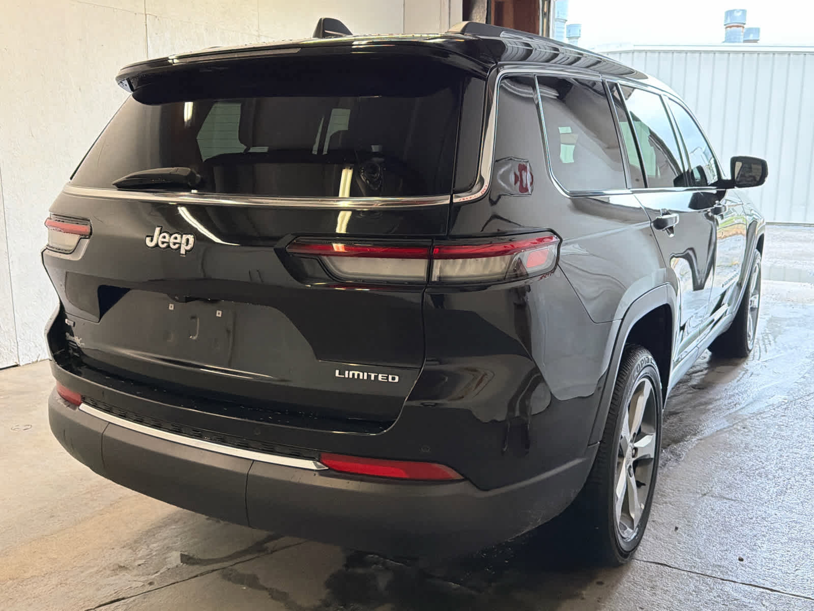 Used 2022 Jeep Grand Cherokee L Limited RWD image 5