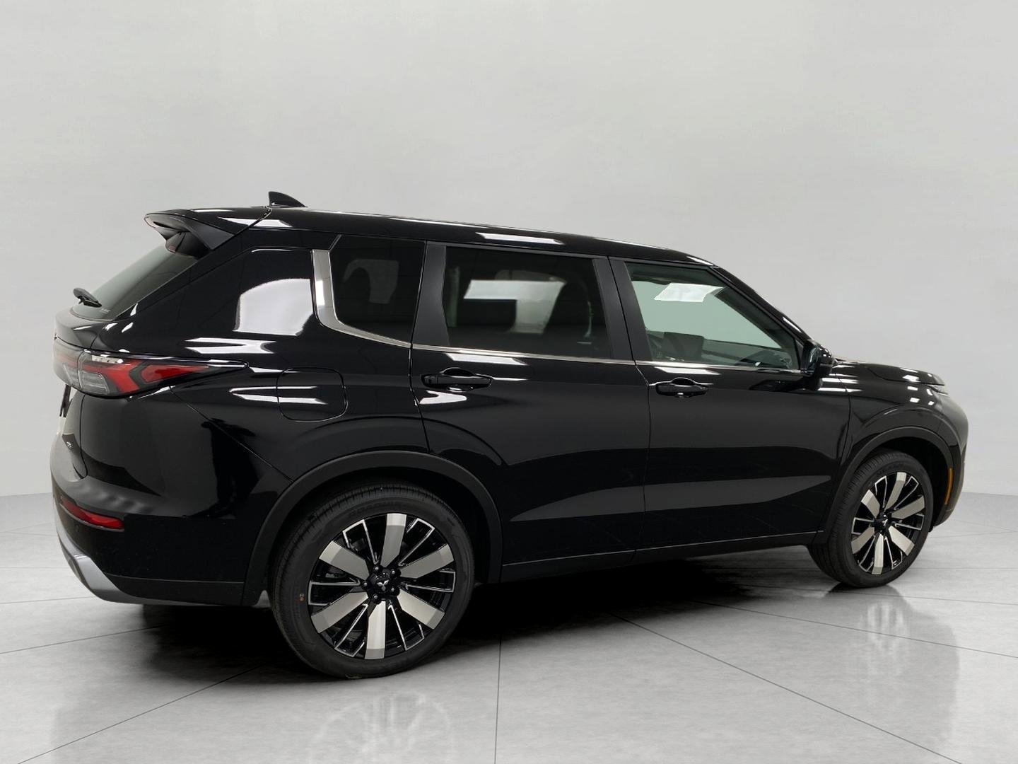 New 2026 Mitsubishi Outlander SE AWD/4WD image 2