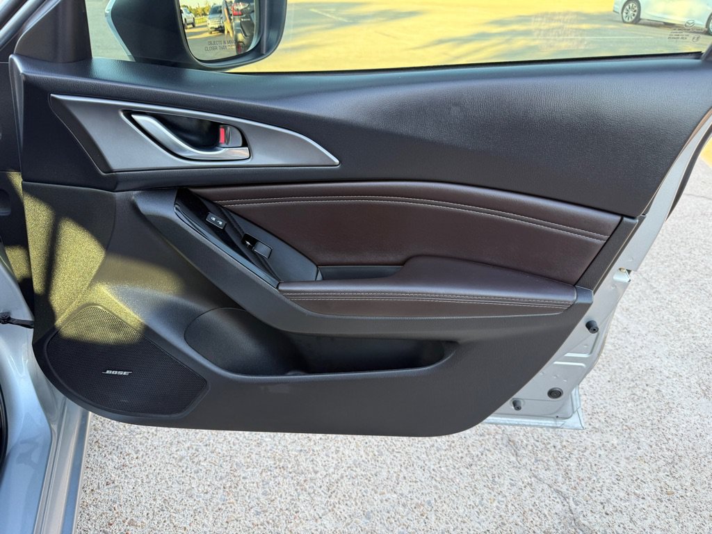 Used 2018 MAZDA MAZDA3 Grand Touring w/ Premium Equipment Package FWD image 21