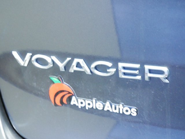 Used 2022 Chrysler Voyager LX FWD image 9