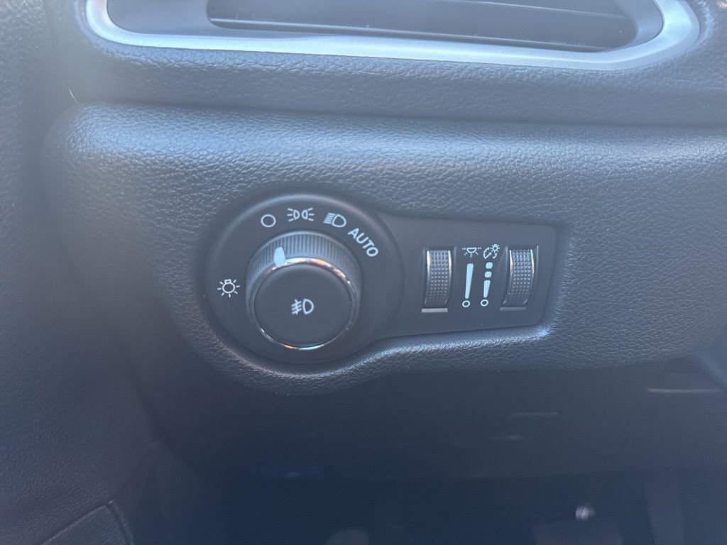 New 2026 Chrysler Pacifica Select w/ S Appearance Package FWD image 10