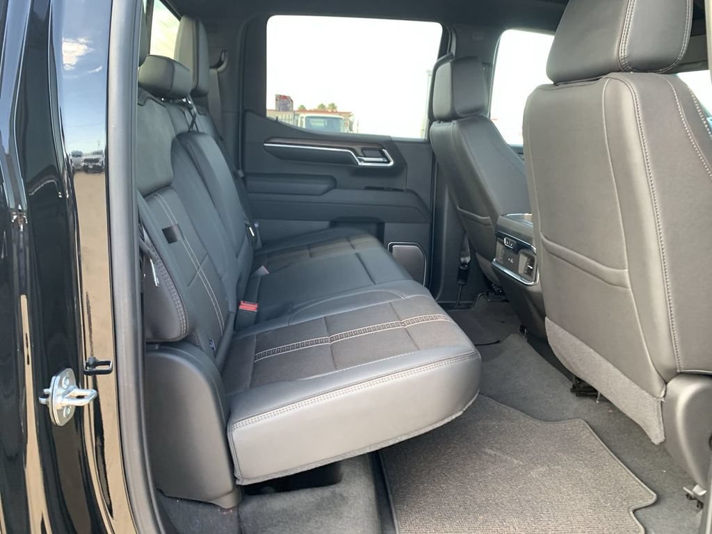 Certified 2025 Chevrolet Silverado 1500 High Country w/ Midnight Edition AWD/4WD image 26