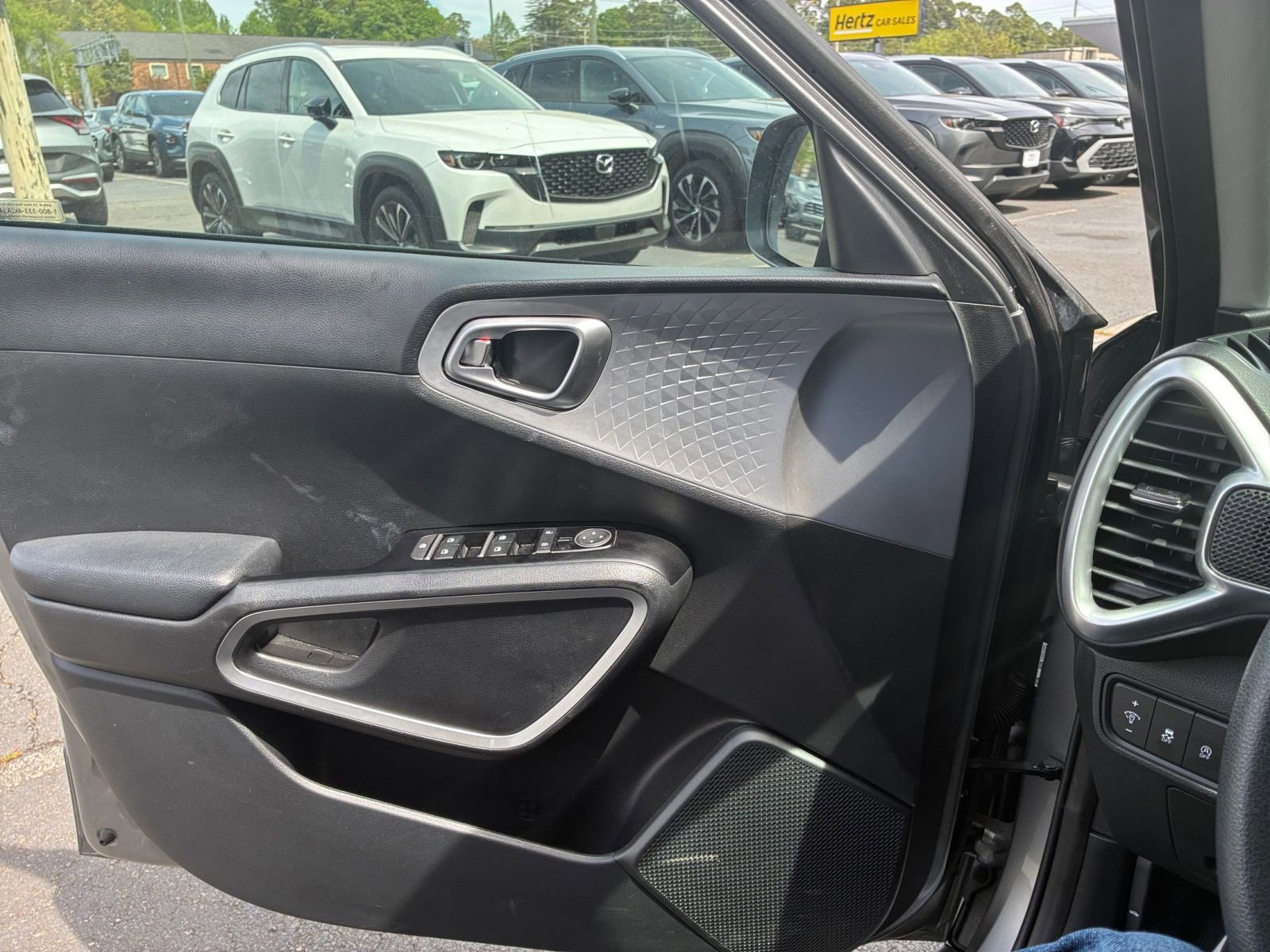 Used 2025 Kia Soul LX w/ LX Technology Package image 18