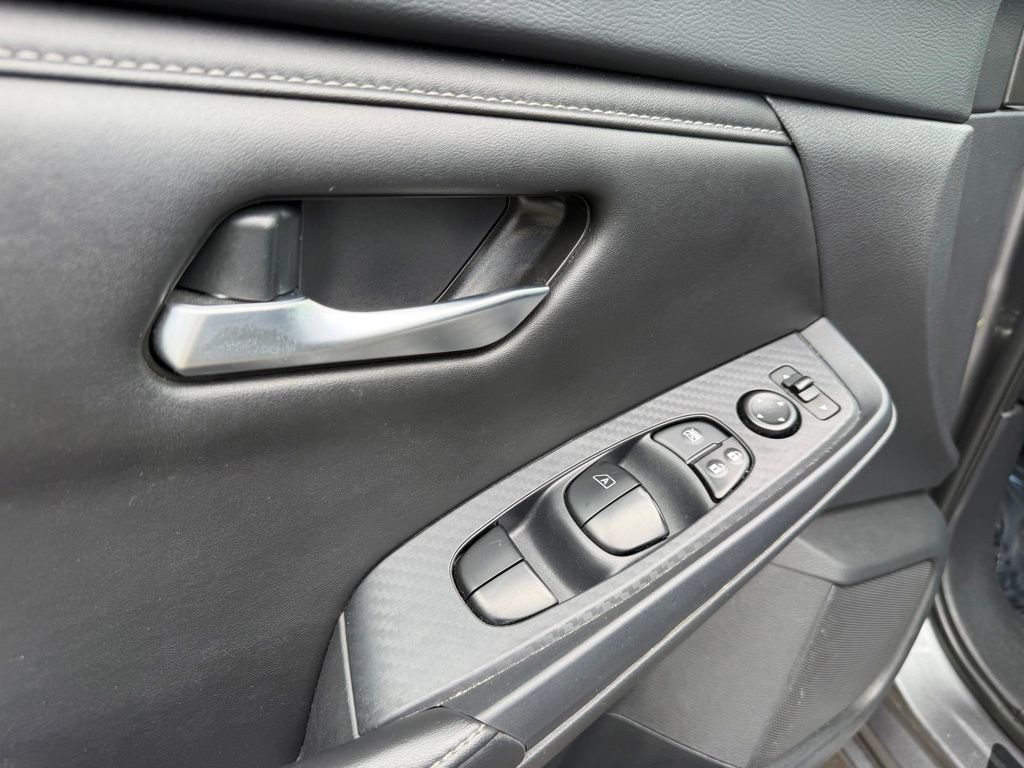Used 2024 Nissan Sentra SV FWD image 16