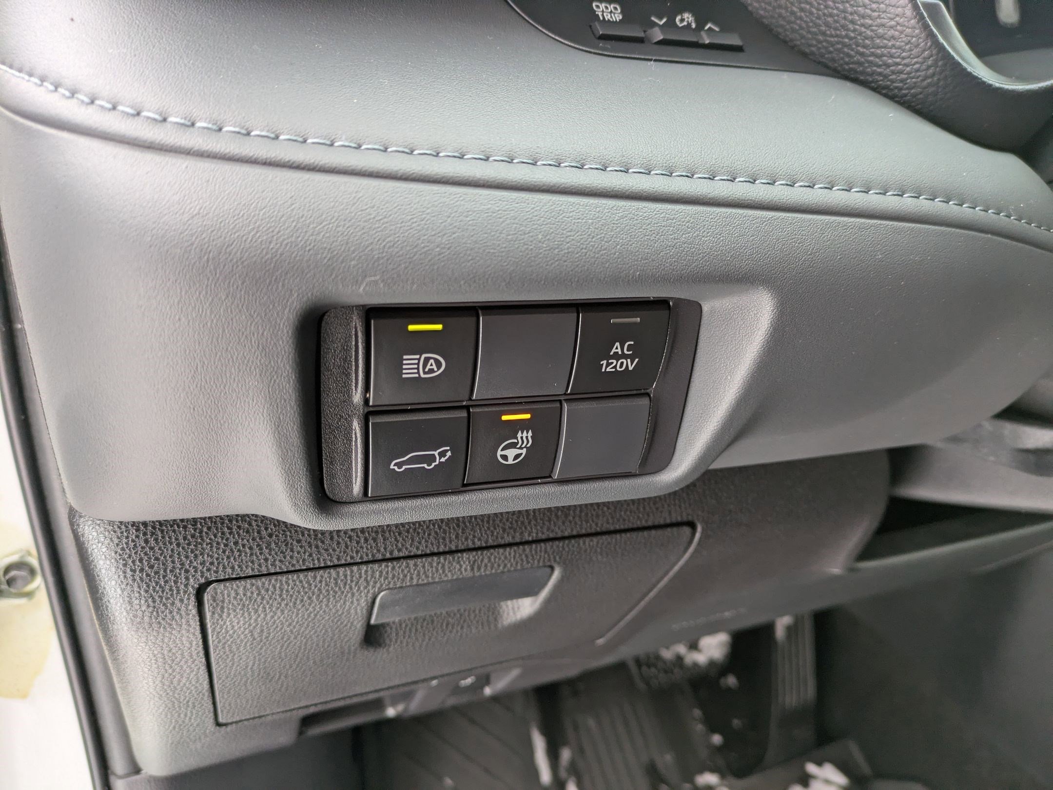 Used 2023 Toyota Highlander Limited image 16