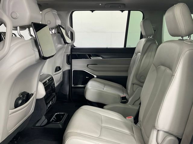 Used 2024 Jeep Wagoneer L Series III w/ Premium Group I AWD/4WD image 29