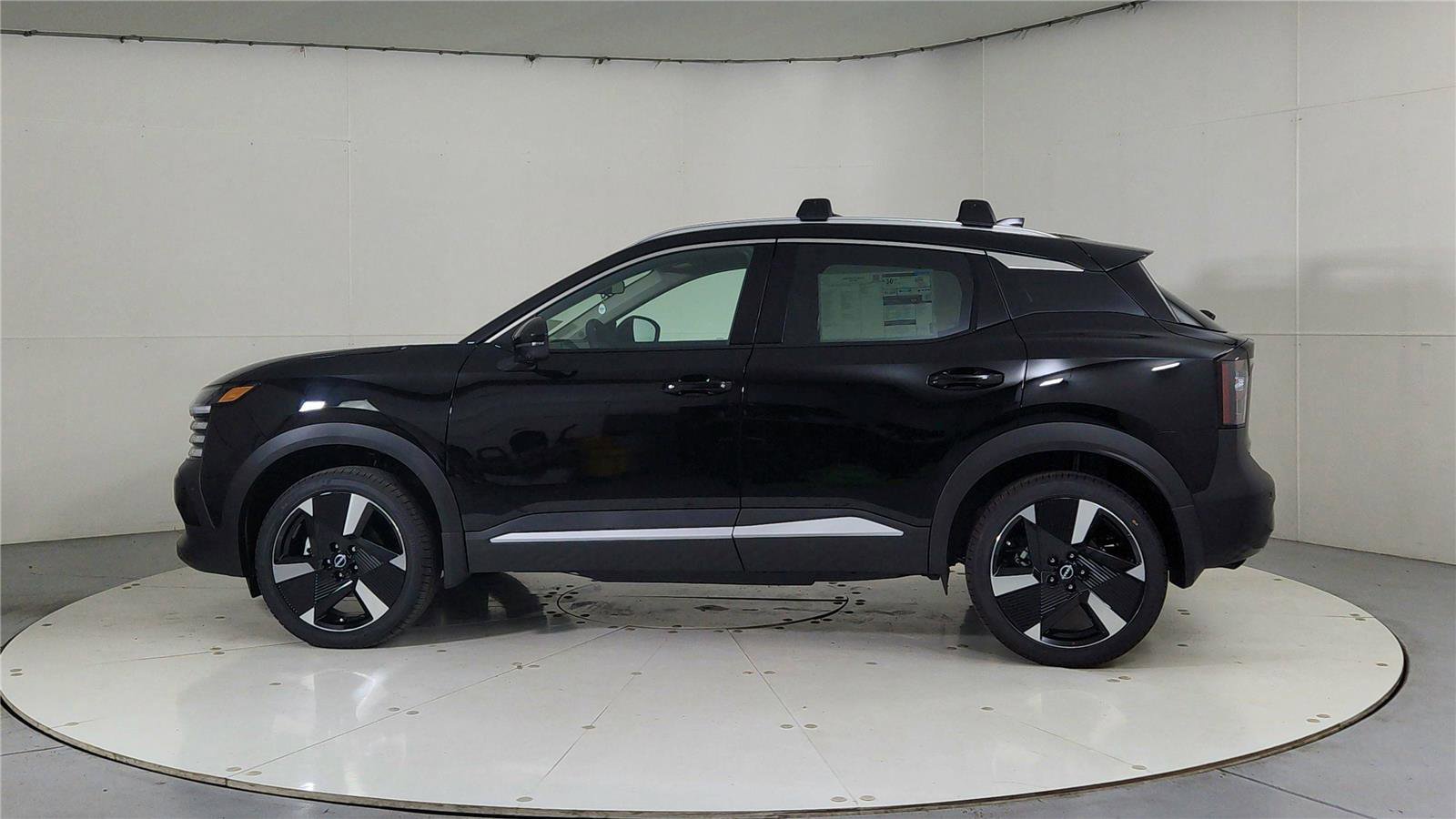 New 2026 Nissan Kicks SR w/ Cold Weather Package image 4