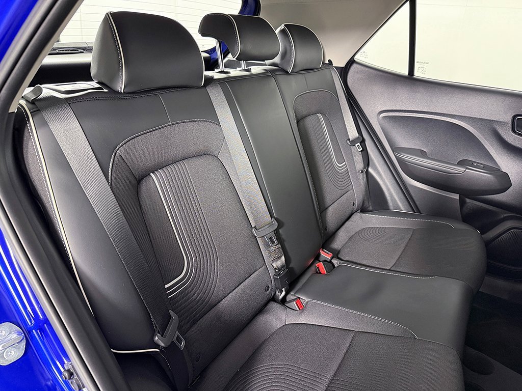 Used 2025 Hyundai Venue Limited image 28