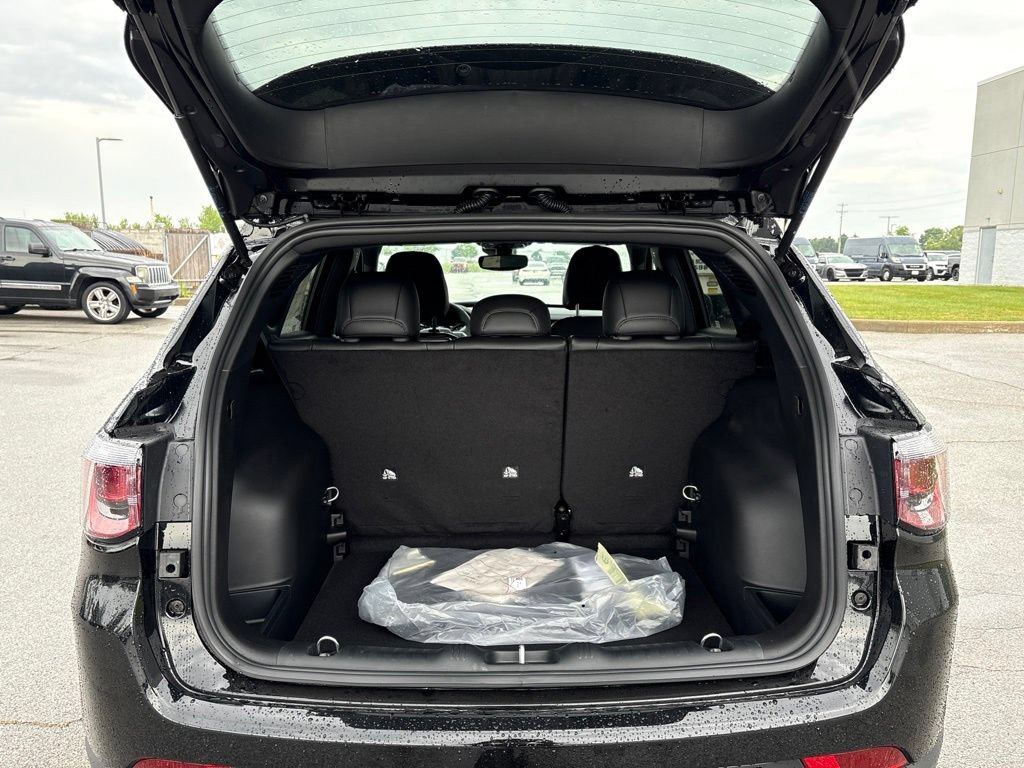 New 2026 Jeep Compass Latitude AWD/4WD image 11