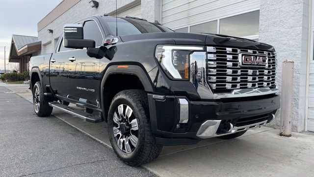 Used 2025 GMC Sierra 3500 Denali w/ Denali Reserve Package image 10