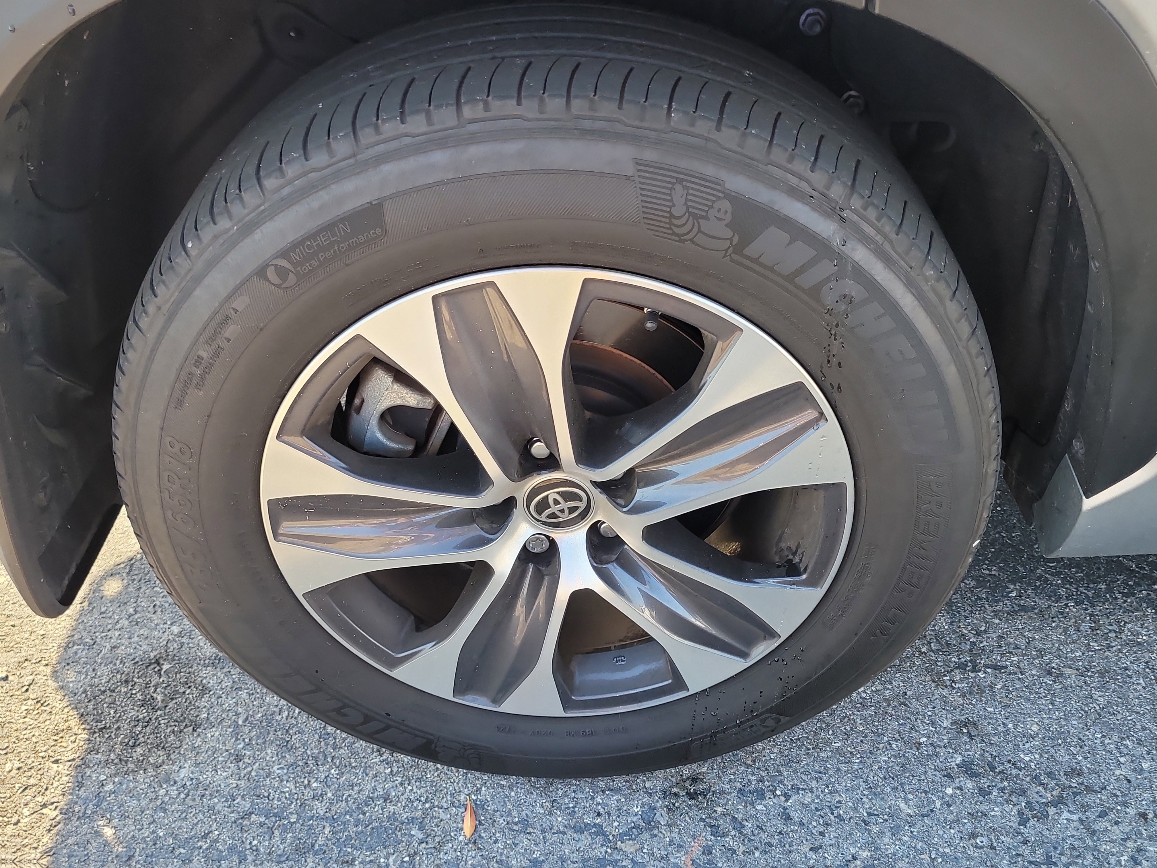 Certified 2024 Toyota Highlander XLE image 8