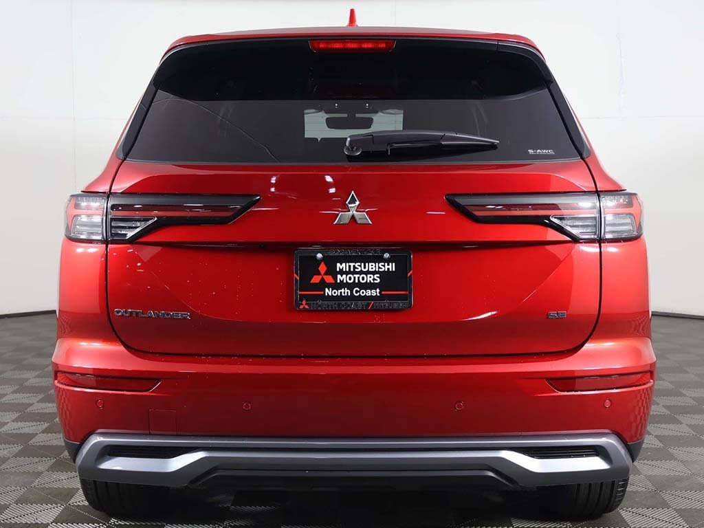 New 2025 Mitsubishi Outlander SE image 14