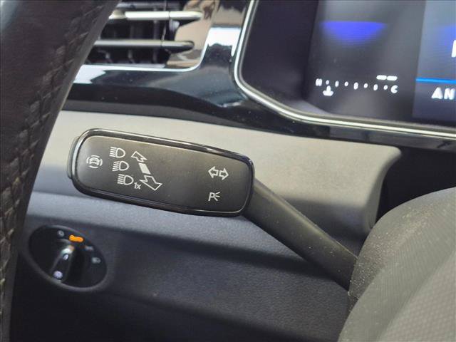 Used 2025 Volkswagen Jetta SE FWD image 15