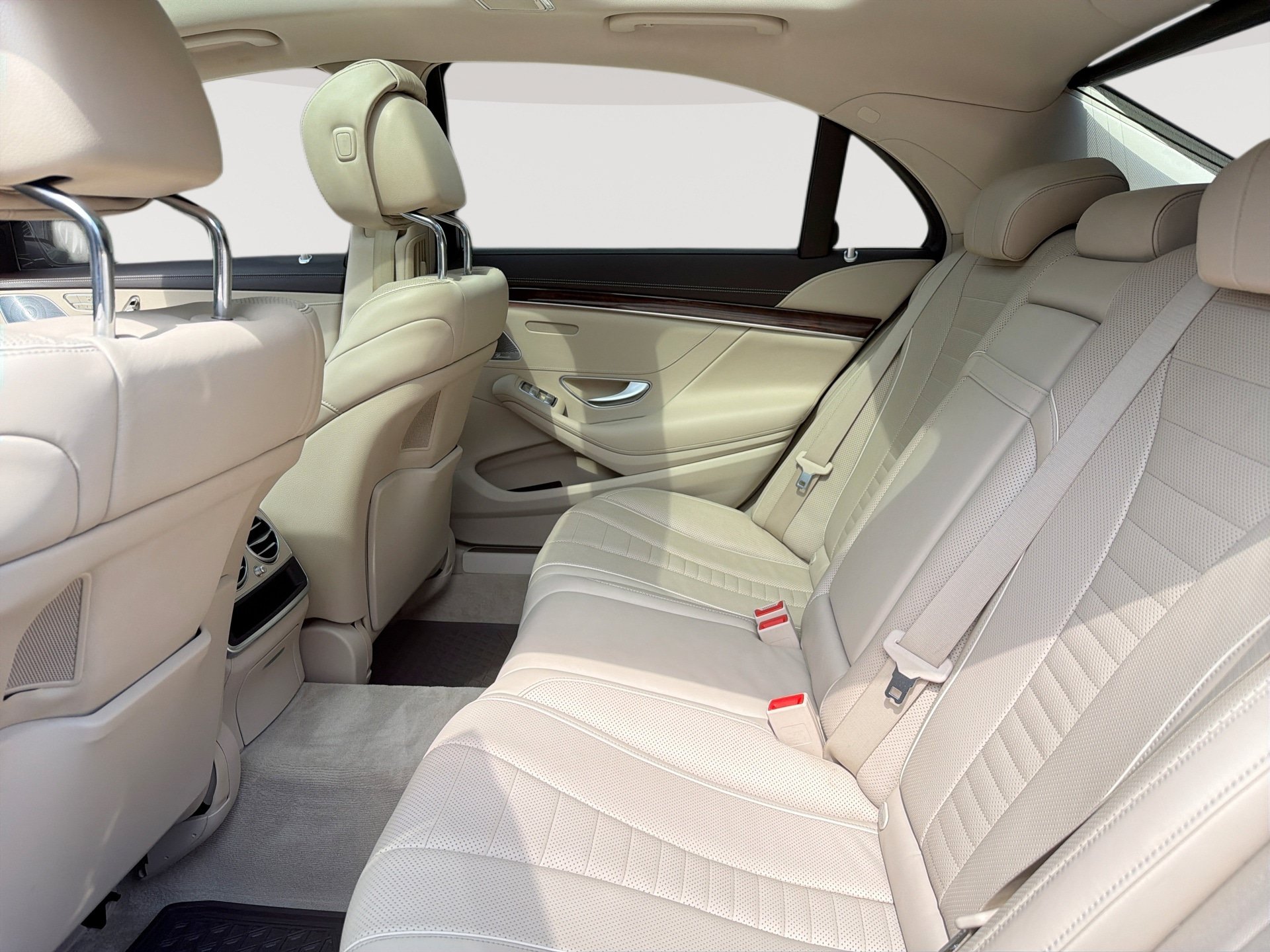 Used 2015 Mercedes-Benz S 550 Sedan w/ Sport Package image 27
