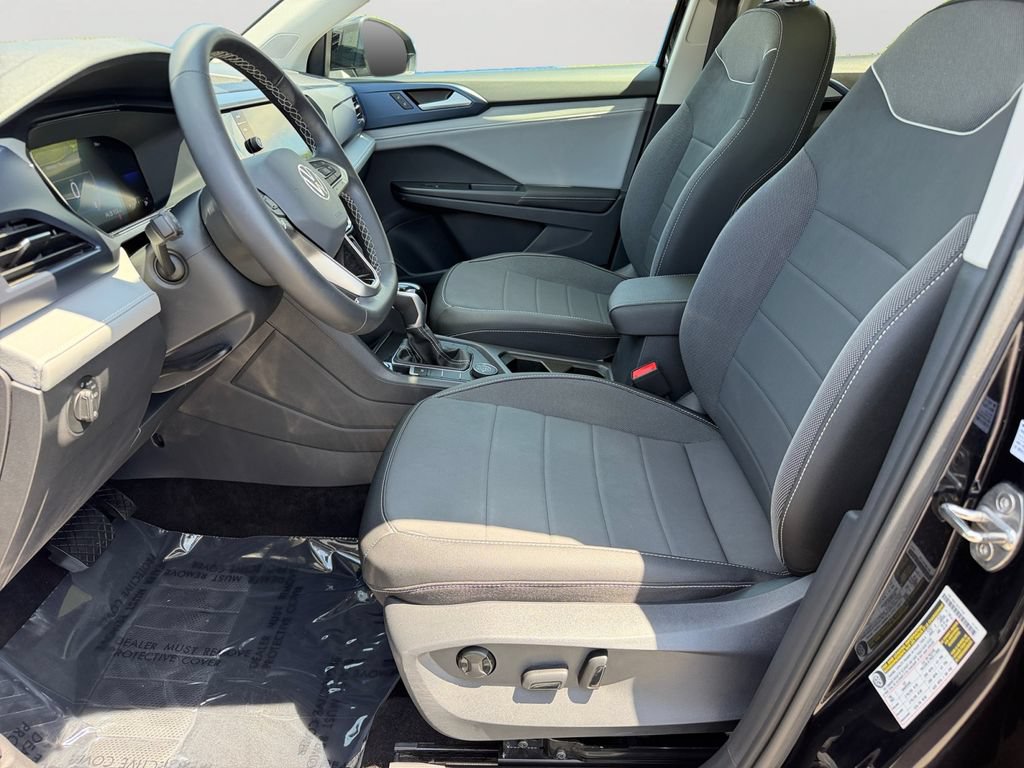 Used 2024 Volkswagen Taos SE AWD/4WD image 16