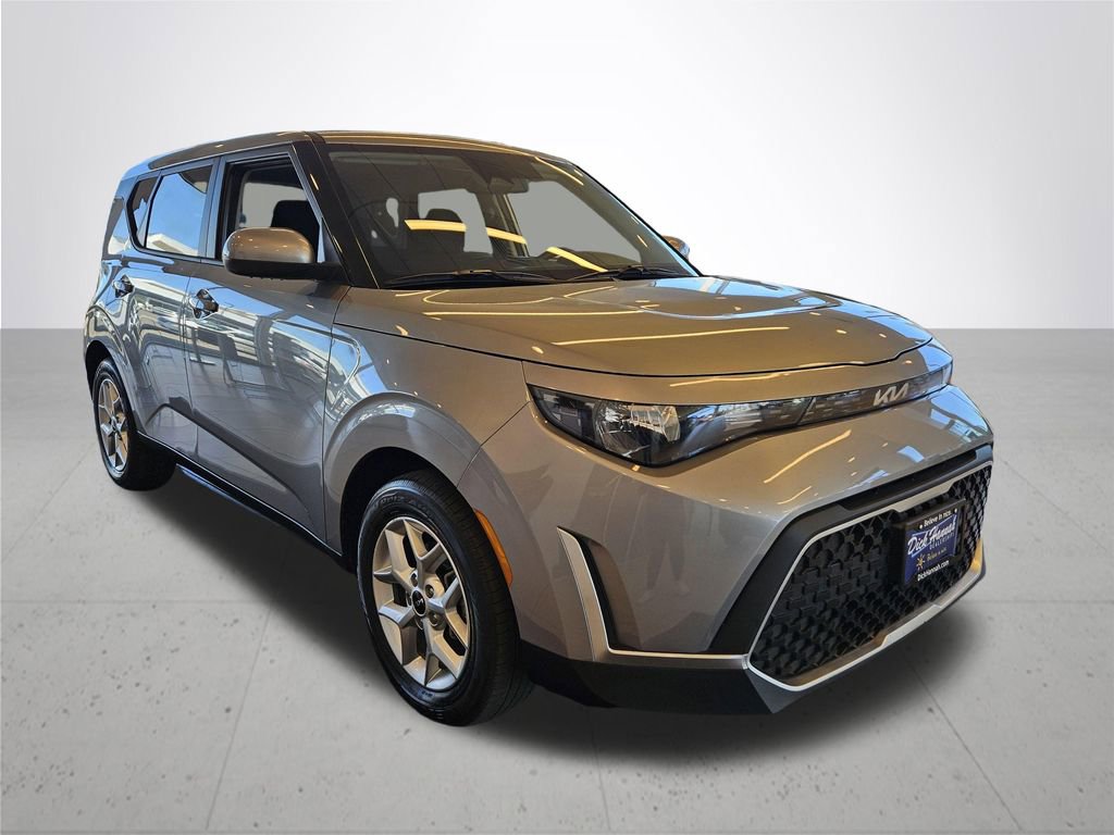 Used 2025 Kia Soul LX w/ LX Technology Package image 5