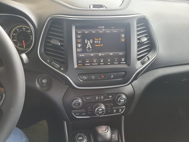 New 2023 Jeep Cherokee Altitude Lux image 10