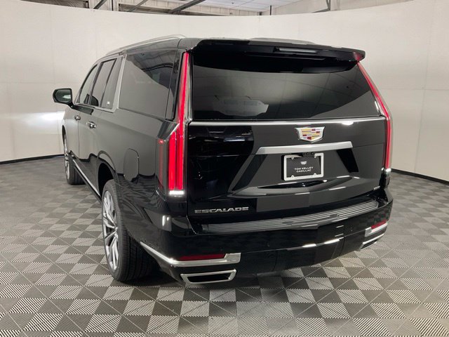 New 2026 Cadillac Escalade ESV Luxury w/ Touring Package AWD/4WD image 4