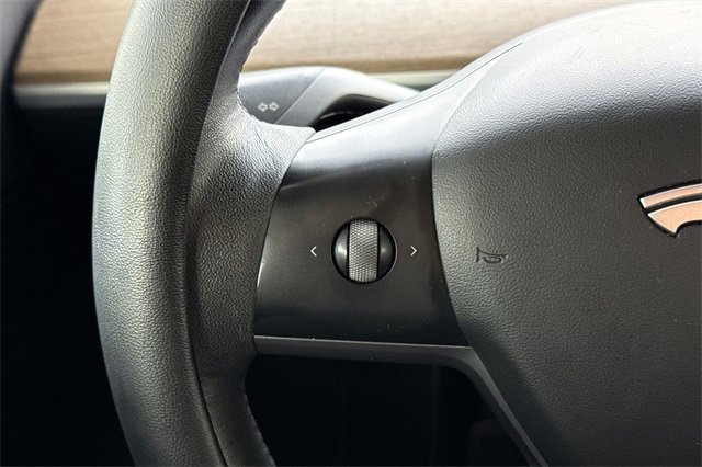 Used 2022 Tesla Model Y Long Range image 30