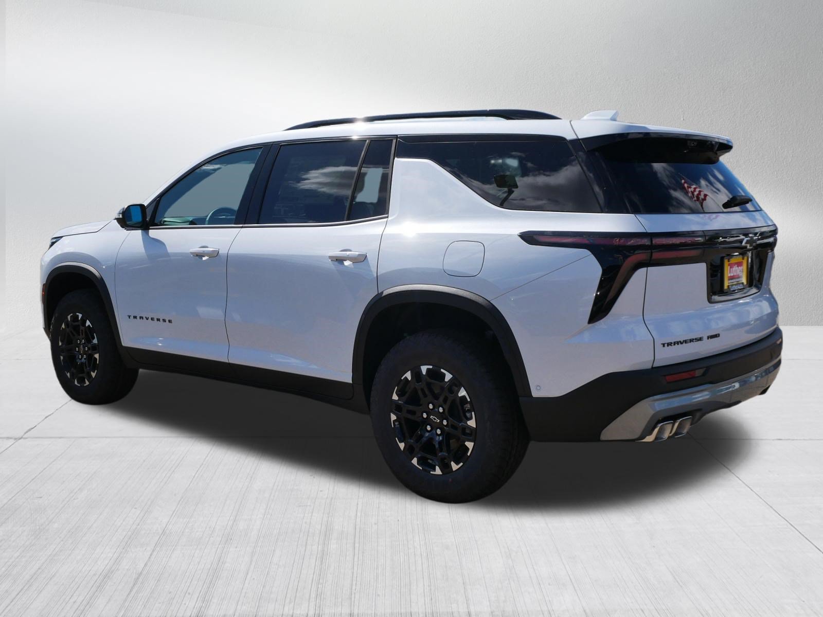 New 2027 Chevrolet Traverse Z71 w/ Enhanced Driving Package AWD/4WD image 2