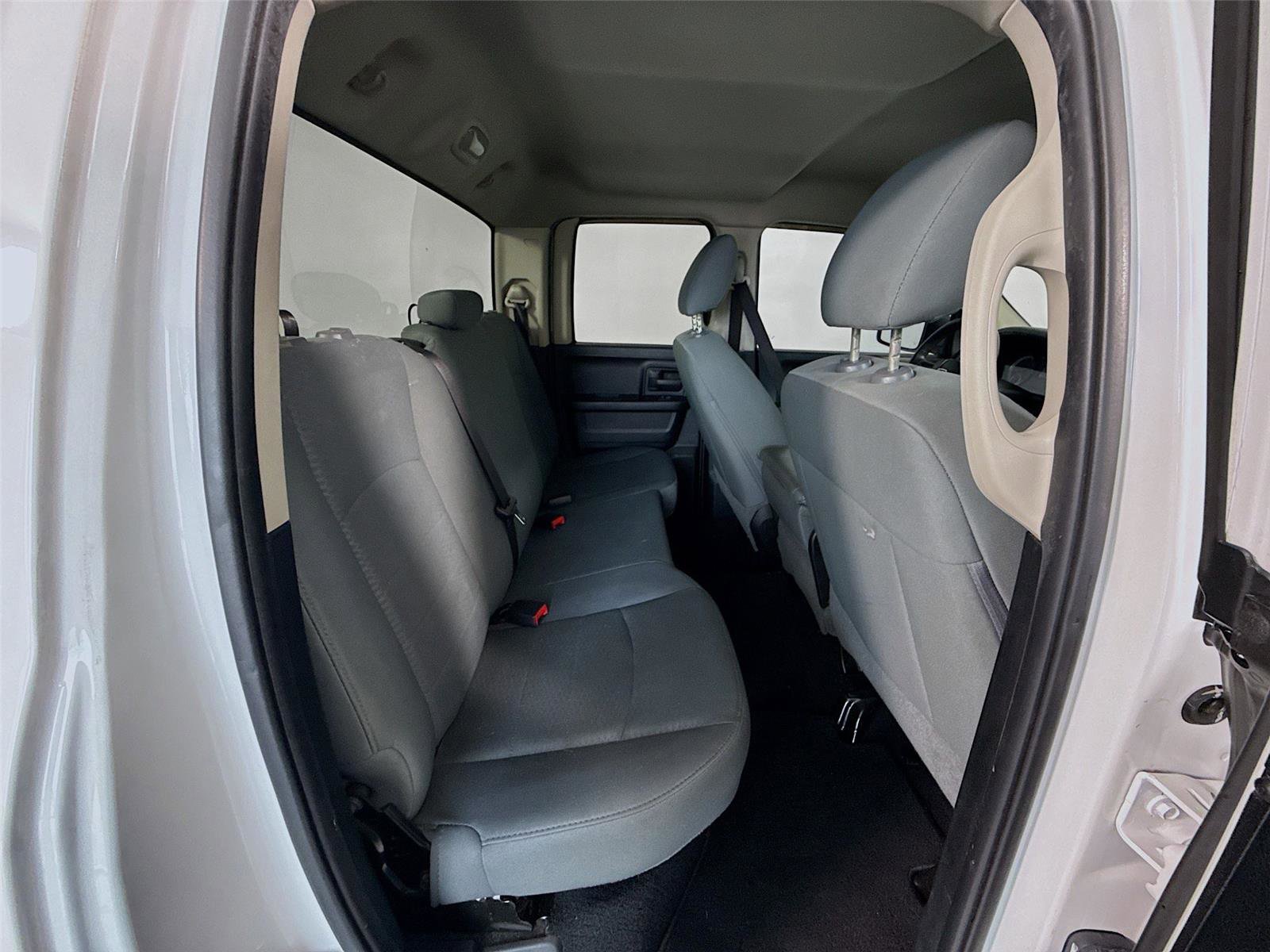 Used 2018 RAM 1500 Express RWD image 15
