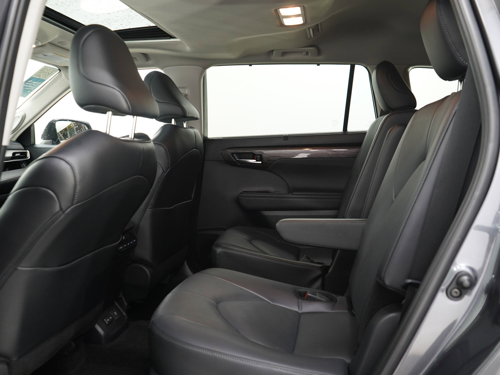 Used 2024 Toyota Highlander Limited AWD/4WD image 18