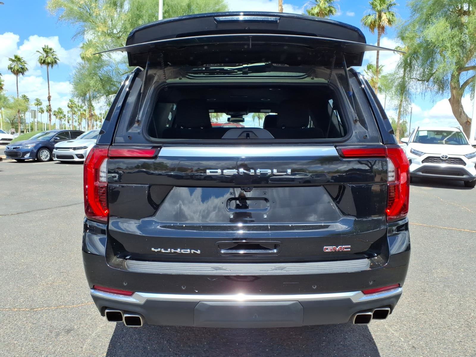 Used 2025 GMC Yukon XL Denali AWD/4WD image 11