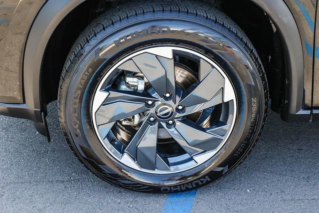 Used 2024 Nissan Rogue SV AWD/4WD image 9