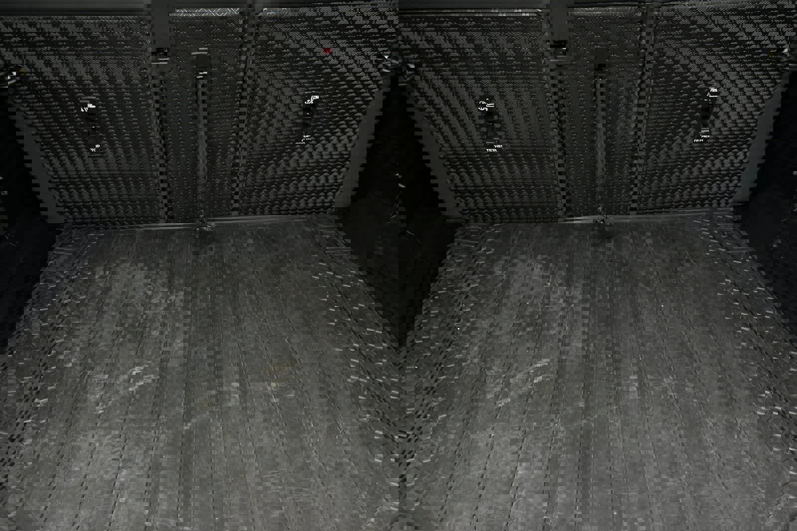 Used 2024 Land Rover Defender 110 X-Dynamic SE image 16