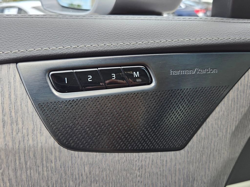Used 2023 Volvo XC90 B6 Ultimate image 32