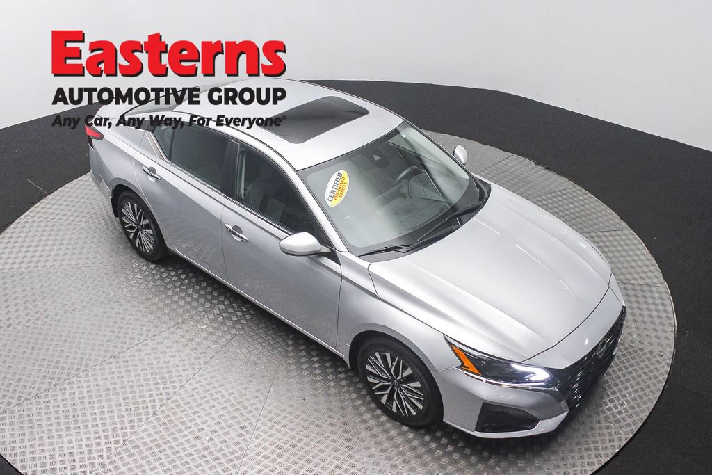 Used 2023 Nissan Altima 2.5 SV w/ SV Premium Package AWD/4WD image 3