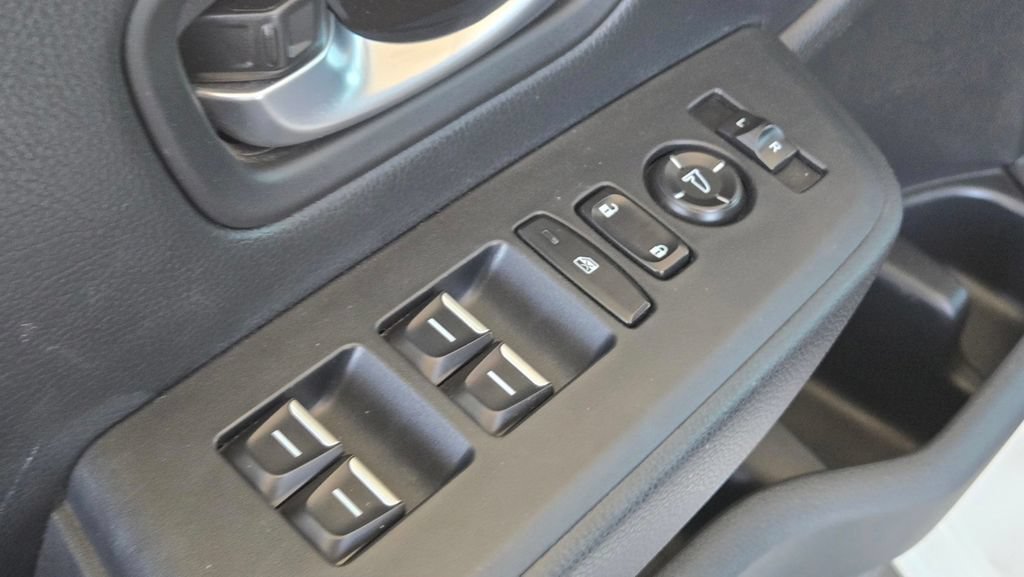 Used 2025 Honda Pilot Sport image 16