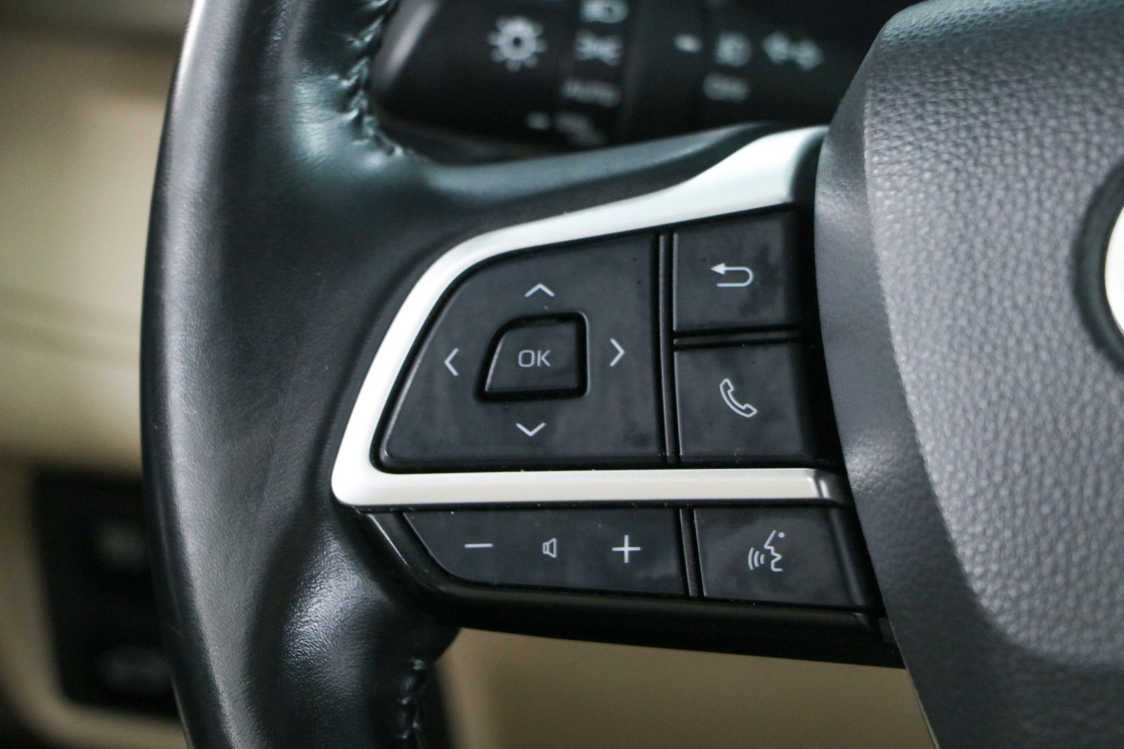 Used 2022 Toyota Highlander XLE FWD image 13