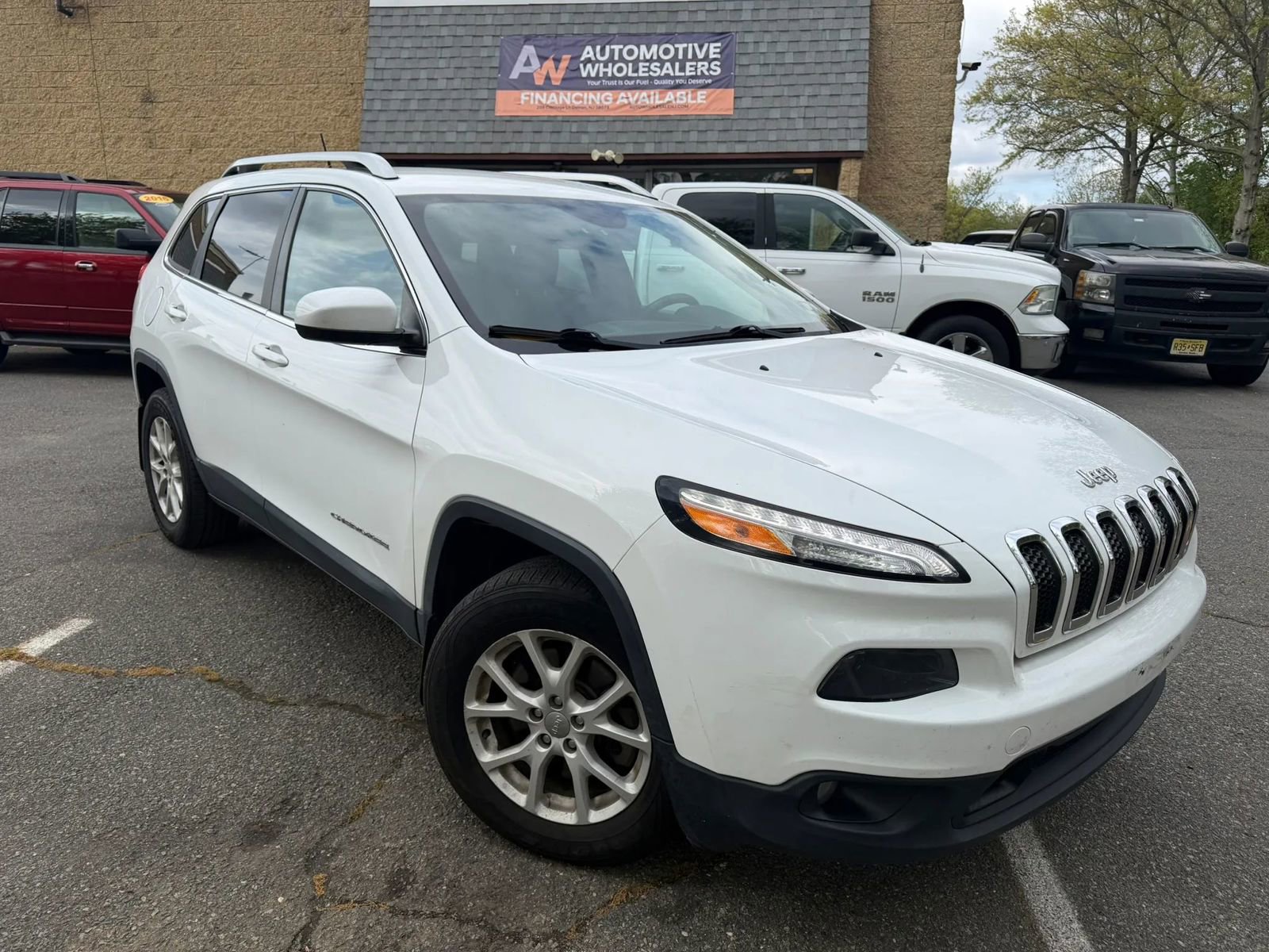 Used 2015 Jeep Cherokee Latitude w/ Cold Weather Group AWD/4WD image 1