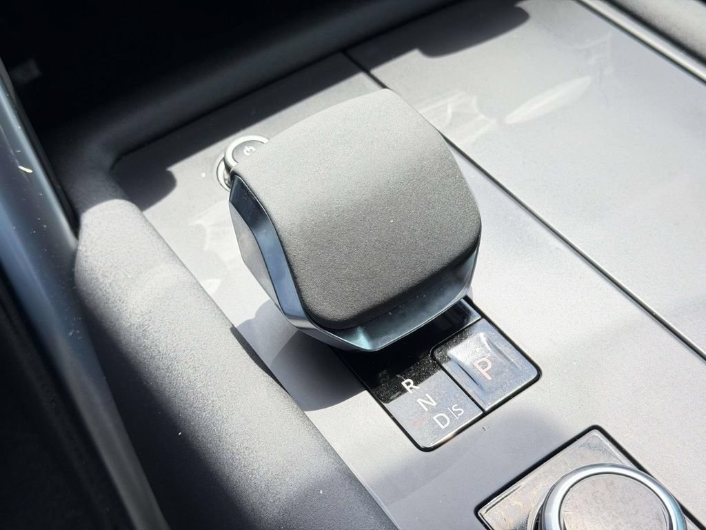 Used 2023 Land Rover Discovery Metropolitan Edition AWD/4WD image 7