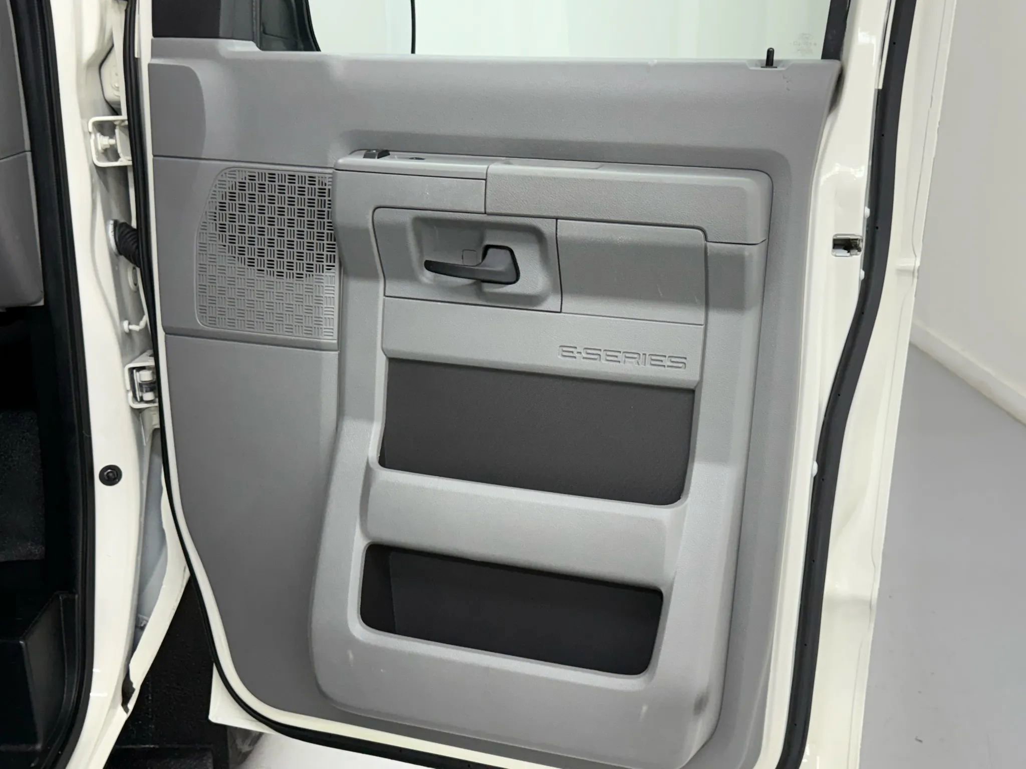 Used 2014 Ford E-150 and Econoline 150 Extended Van 3D image 14