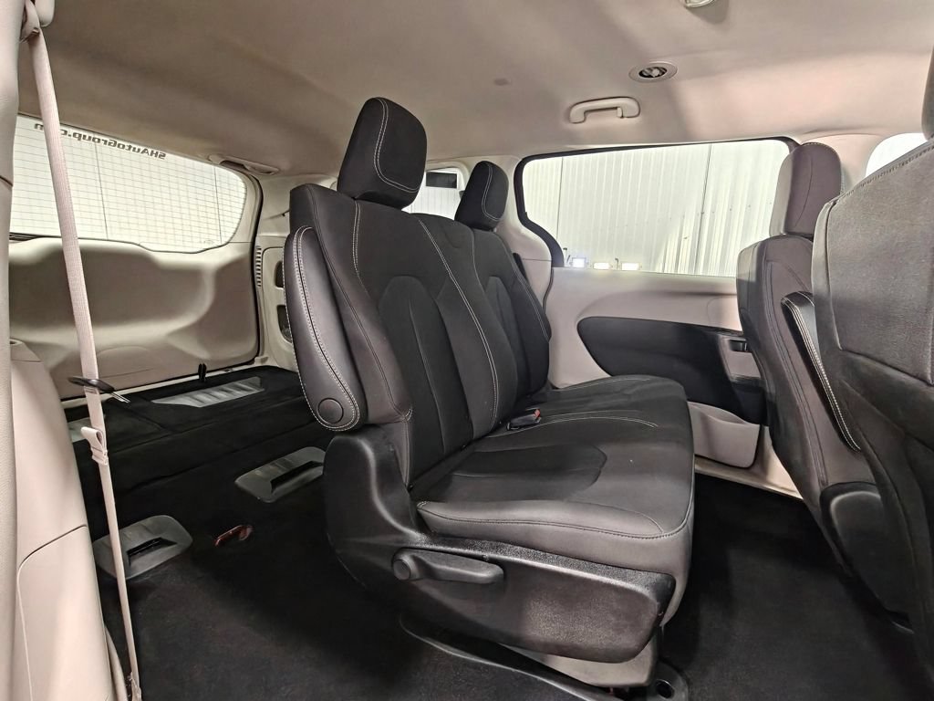 Used 2020 Chrysler Voyager L FWD image 18