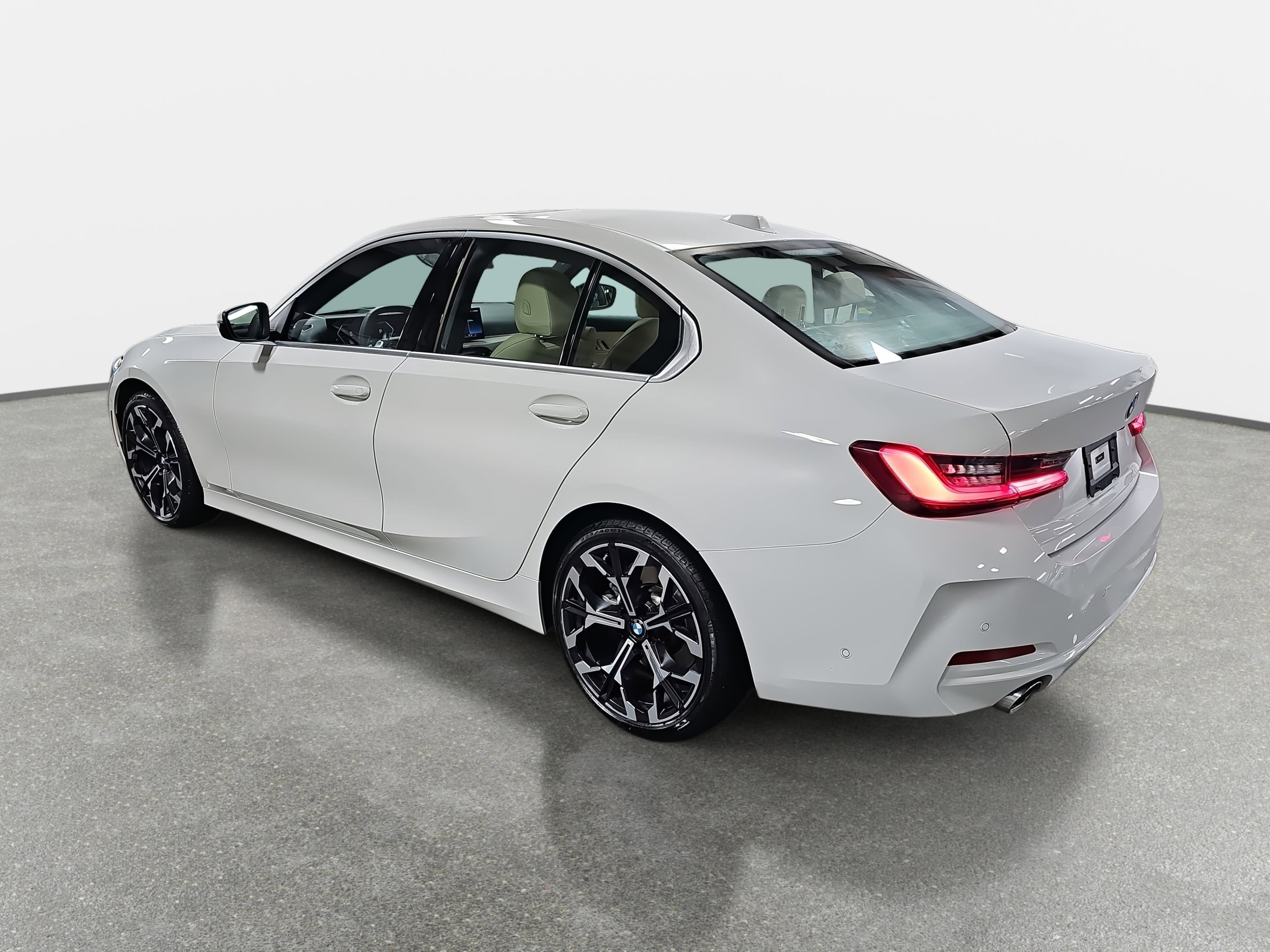 Certified 2025 BMW 330i Sedan w/ Premium Package image 7