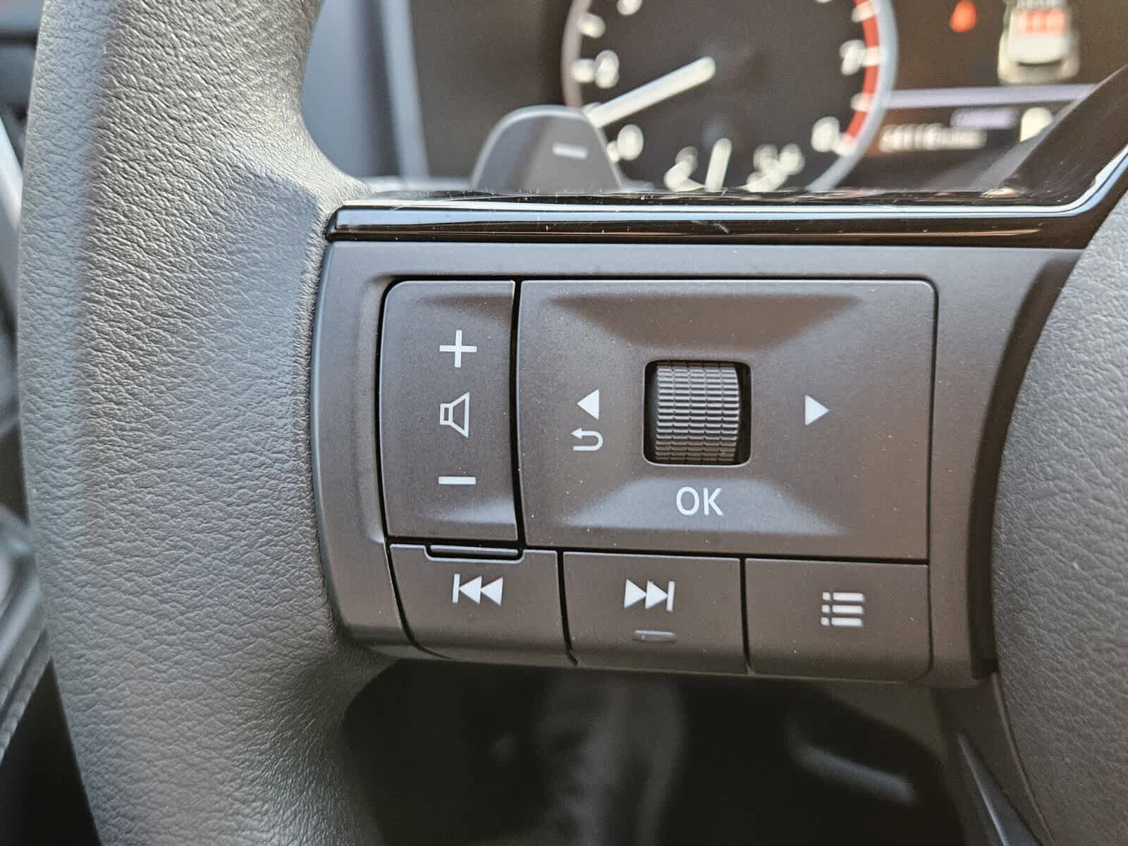 Used 2023 Nissan Rogue SV image 12