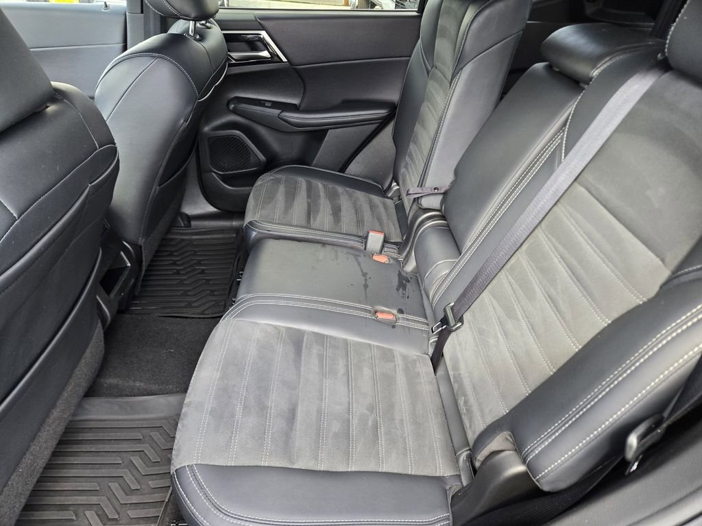 Used 2024 Mitsubishi Outlander SE Black Edition image 17