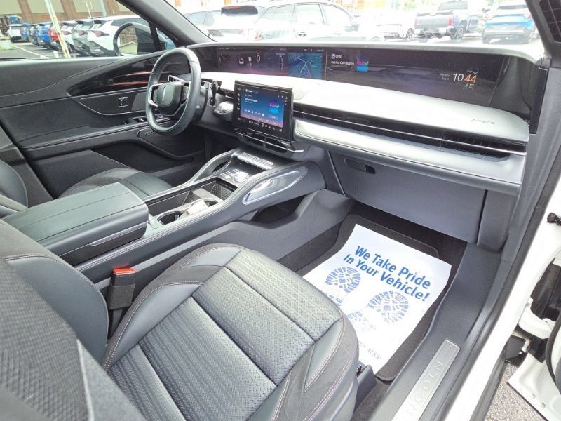 Used 2025 Lincoln Nautilus Reserve w/ Jet Appearance Package AWD/4WD image 15
