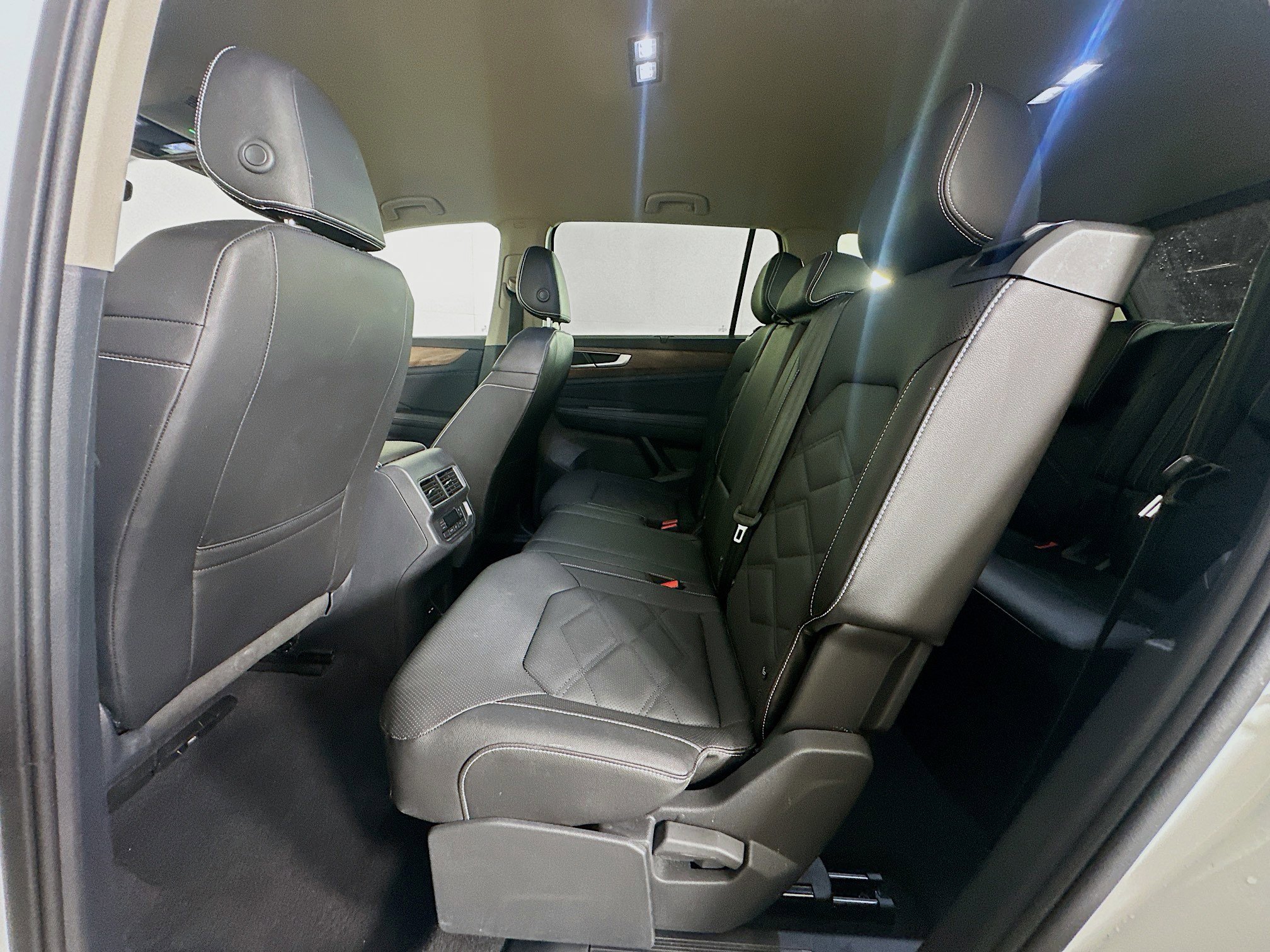 Used 2025 Volkswagen Atlas SE FWD image 27