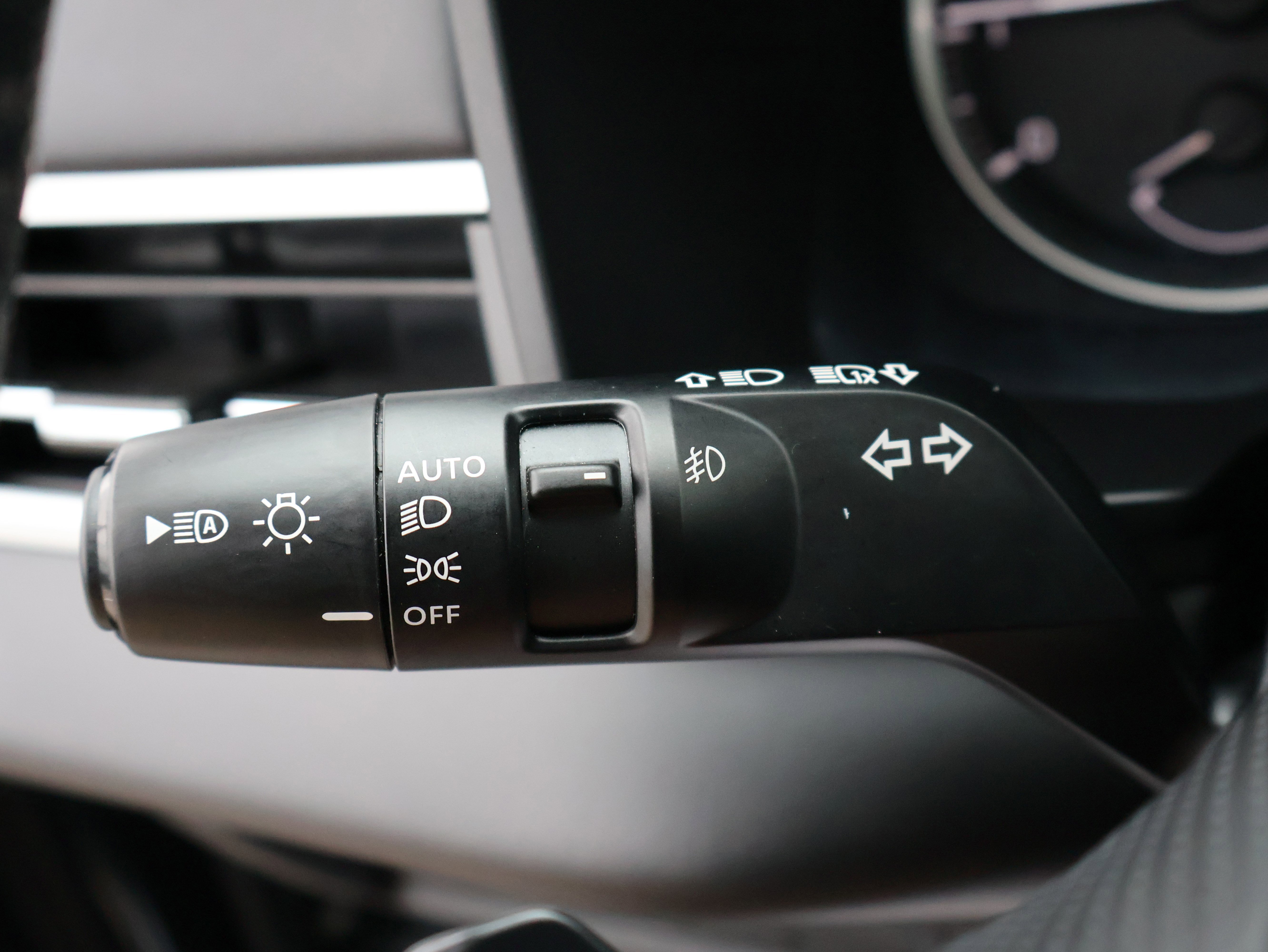 Used 2025 Mitsubishi Outlander SE image 41