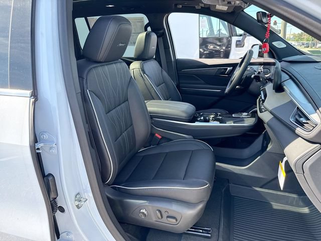 New 2027 Buick Enclave Avenir w/ LPO, Floor Liner Package FWD image 26