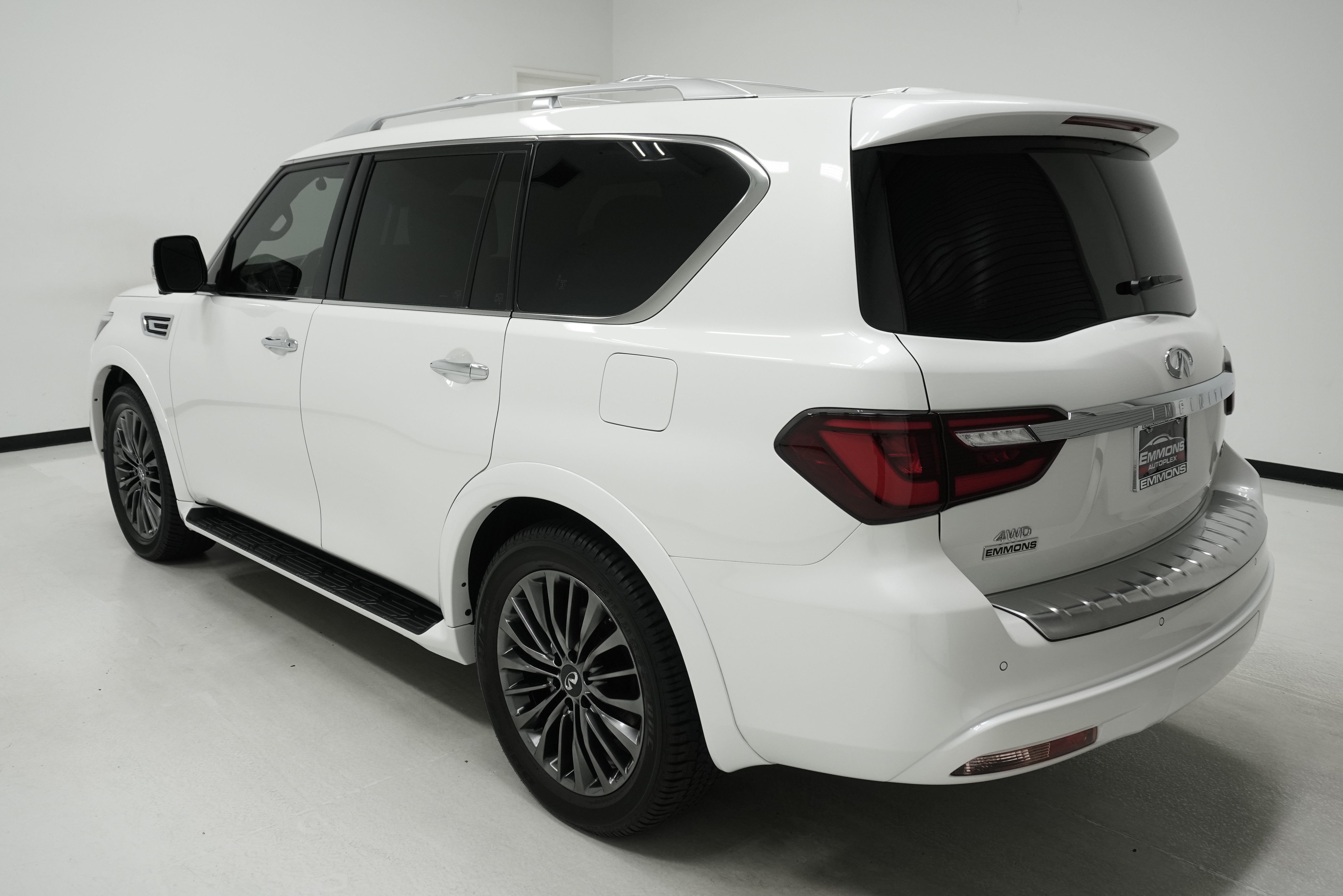 Used 2023 INFINITI QX80 Sensory w/ Cargo Package AWD/4WD image 5