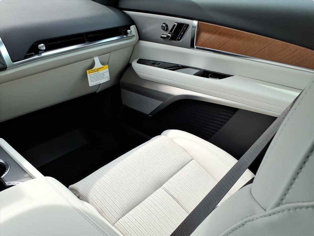 New 2026 Cadillac Vistiq Luxury w/ LPO, Floor Liner Package image 10